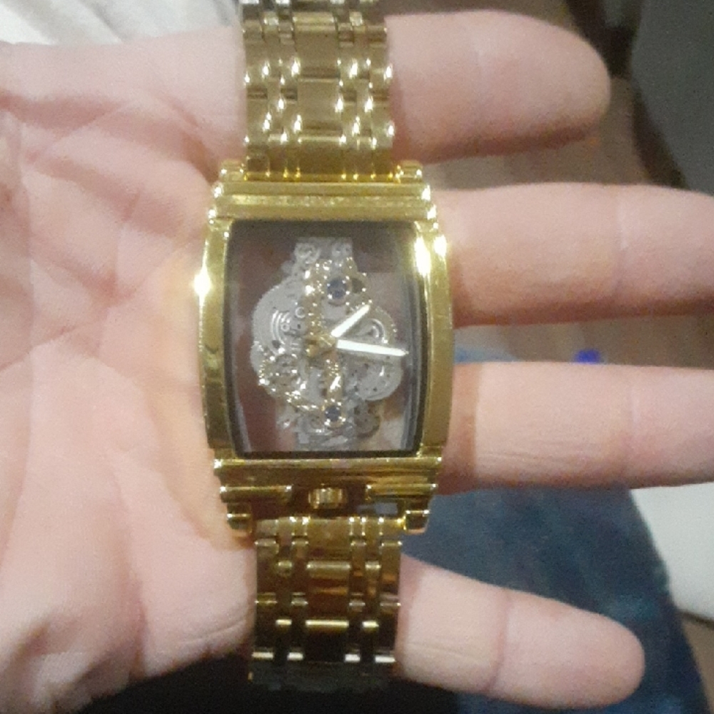 Luxurious Gold Men's Mechanical Watch - Picture 1 of 5